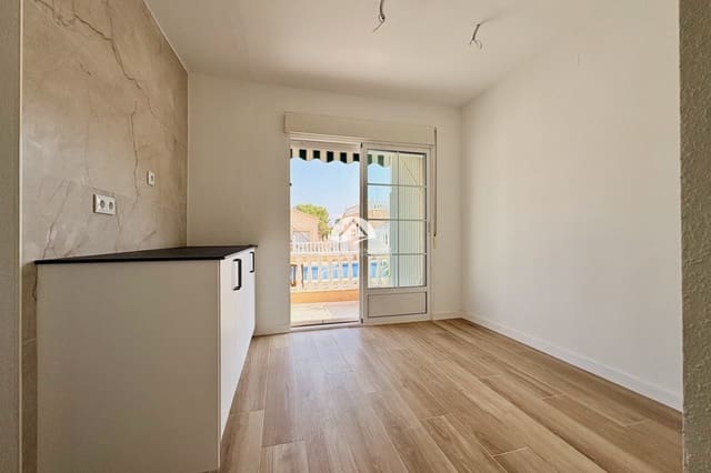 4 quarto Moradia para venda em Los Balcones com piscina - 270 000 € (Ref: 10007910)