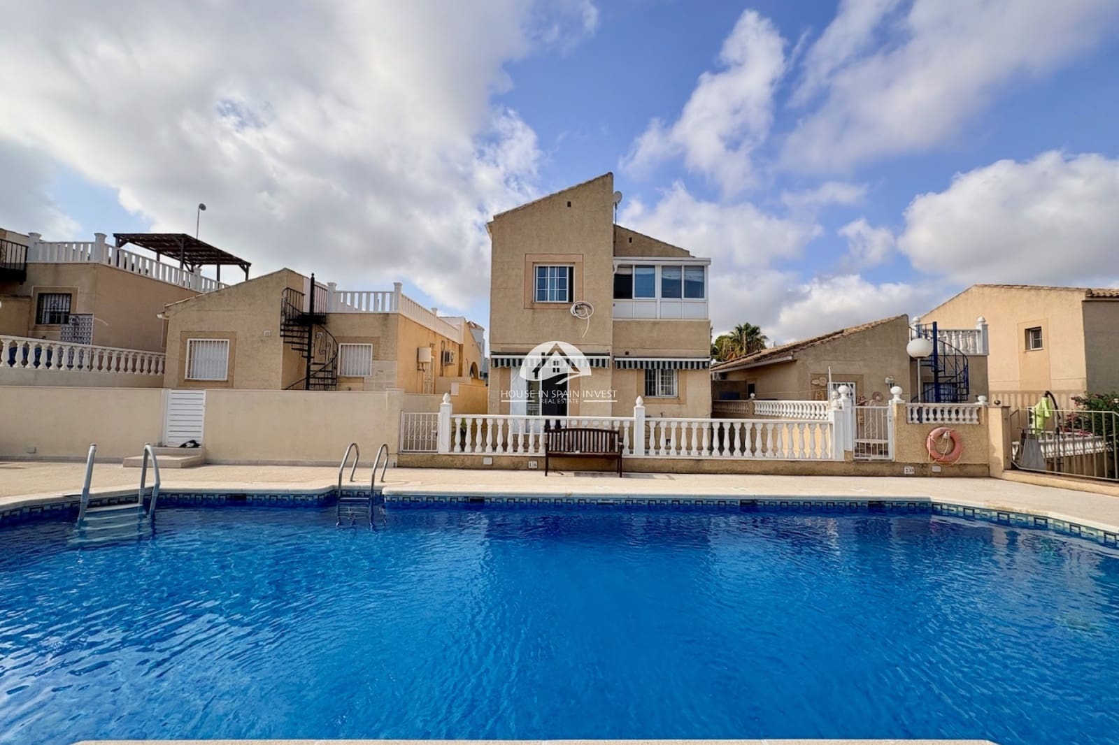 4 quarto Moradia para venda em Los Balcones com piscina - 270 000 € (Ref: 10007910)