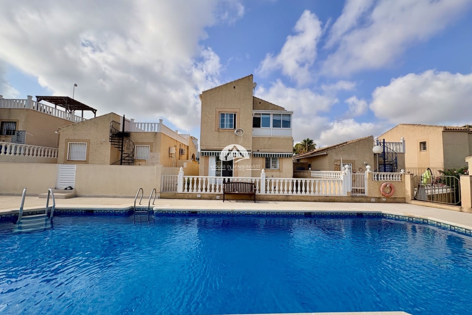 4 quarto Moradia para venda em Los Balcones com piscina - 270 000 € (Ref: 10007910)
