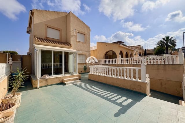 4 quarto Moradia para venda em Los Balcones com piscina - 270 000 € (Ref: 10007910)
