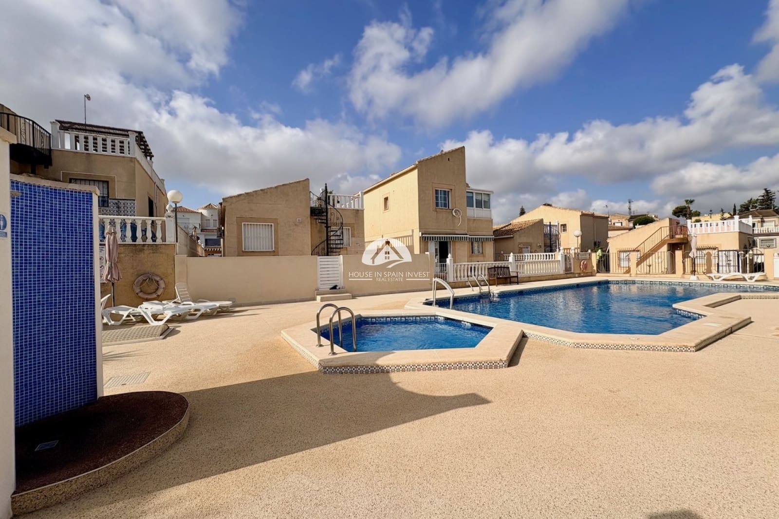 4 quarto Moradia para venda em Los Balcones com piscina - 270 000 € (Ref: 10007910)
