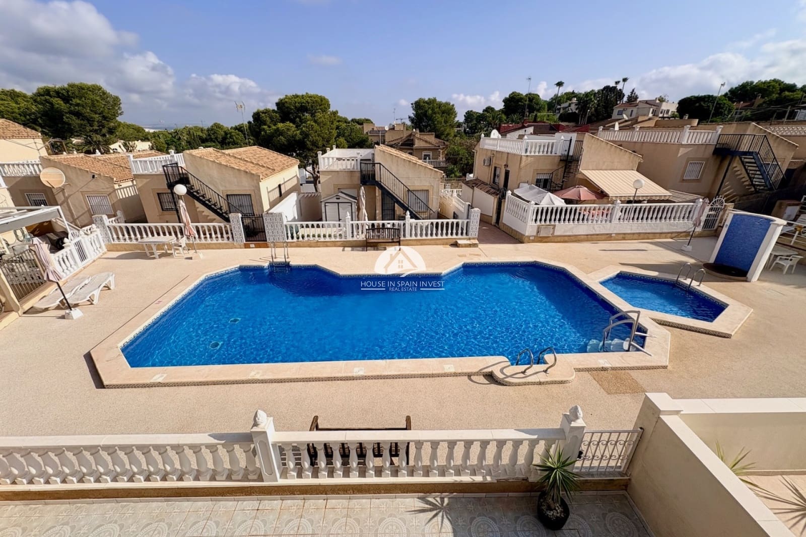 4 quarto Moradia para venda em Los Balcones com piscina - 270 000 € (Ref: 10007910)