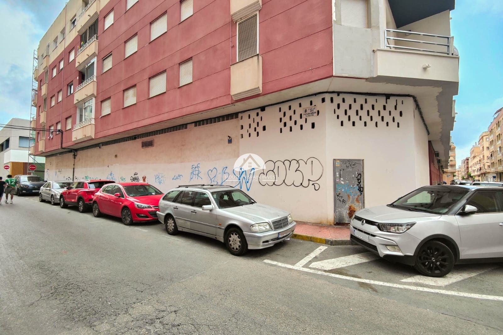 Commercial for sale in Torrevieja - € 450,000 (Ref: 10014268)