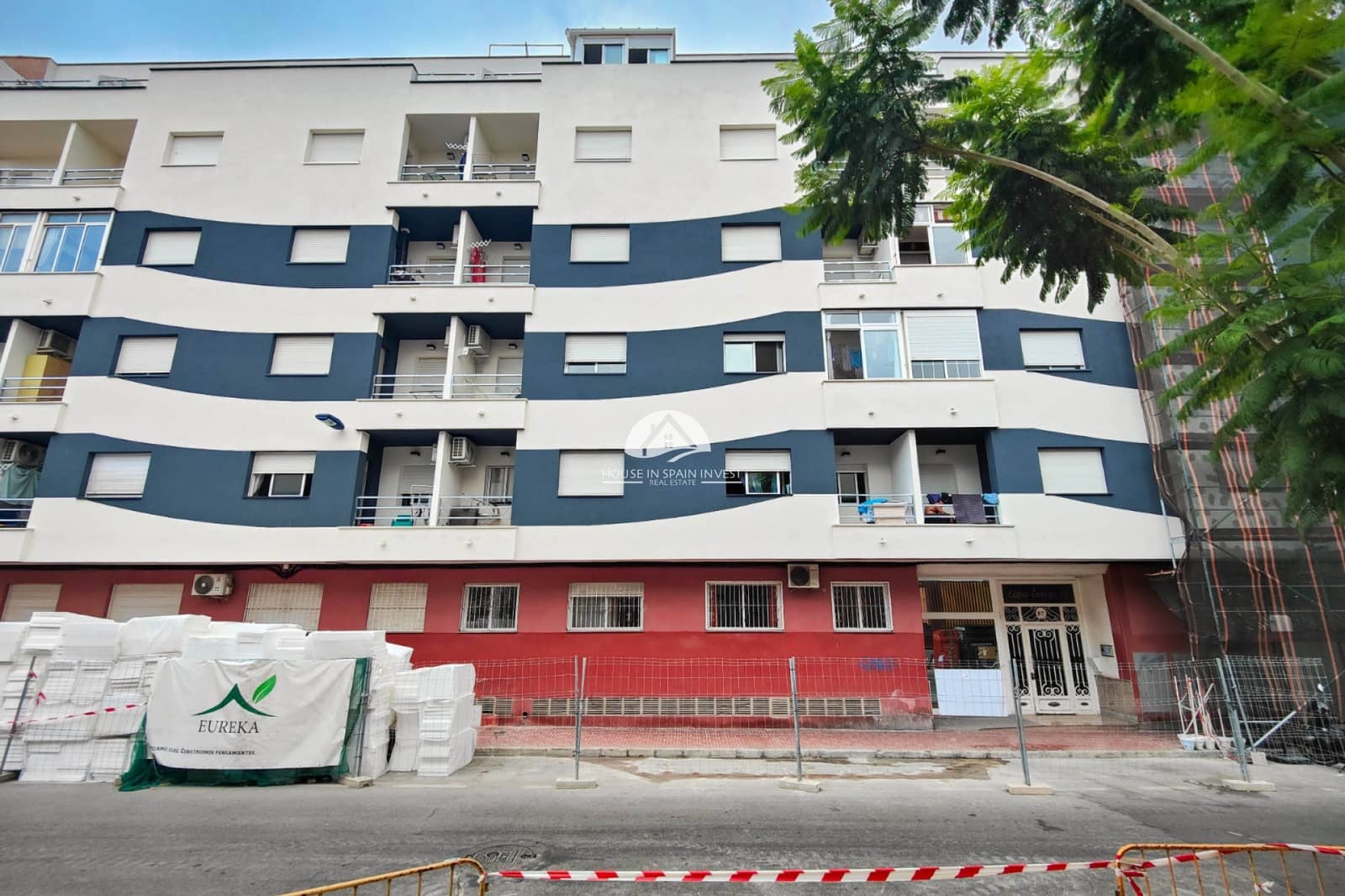 Commercial for sale in Torrevieja - € 450,000 (Ref: 10014268)