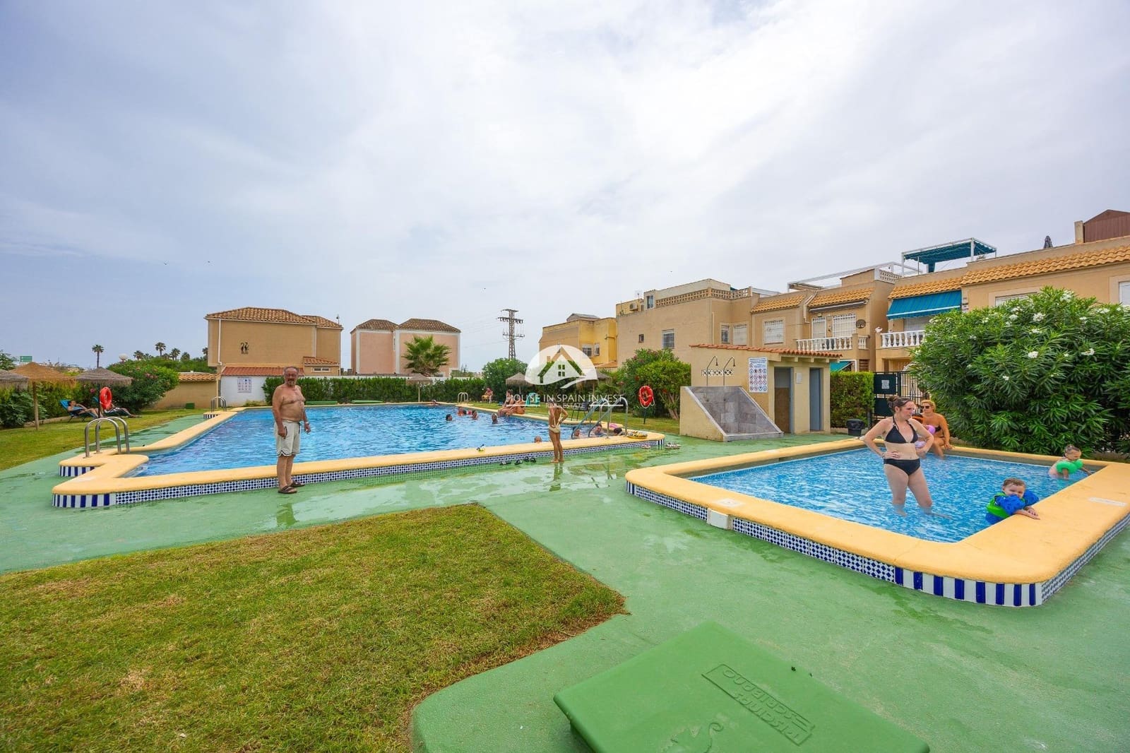 3 bedroom Villa for sale in Torrevieja with pool - € 199,500 (Ref: 10014269)