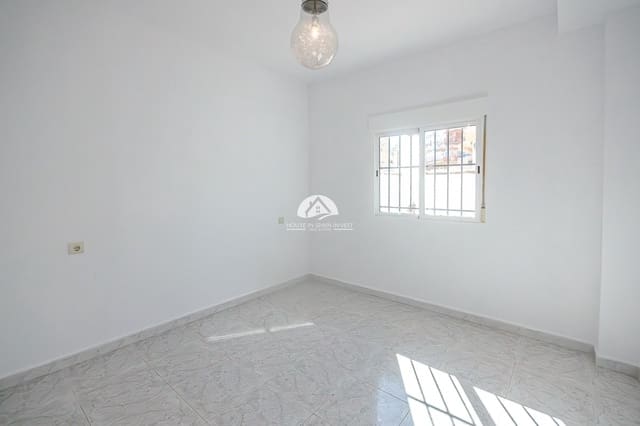 Casa de 3 habitaciones en San Miguel de Salinas en venta - 149.950 € (Ref: 10020019)