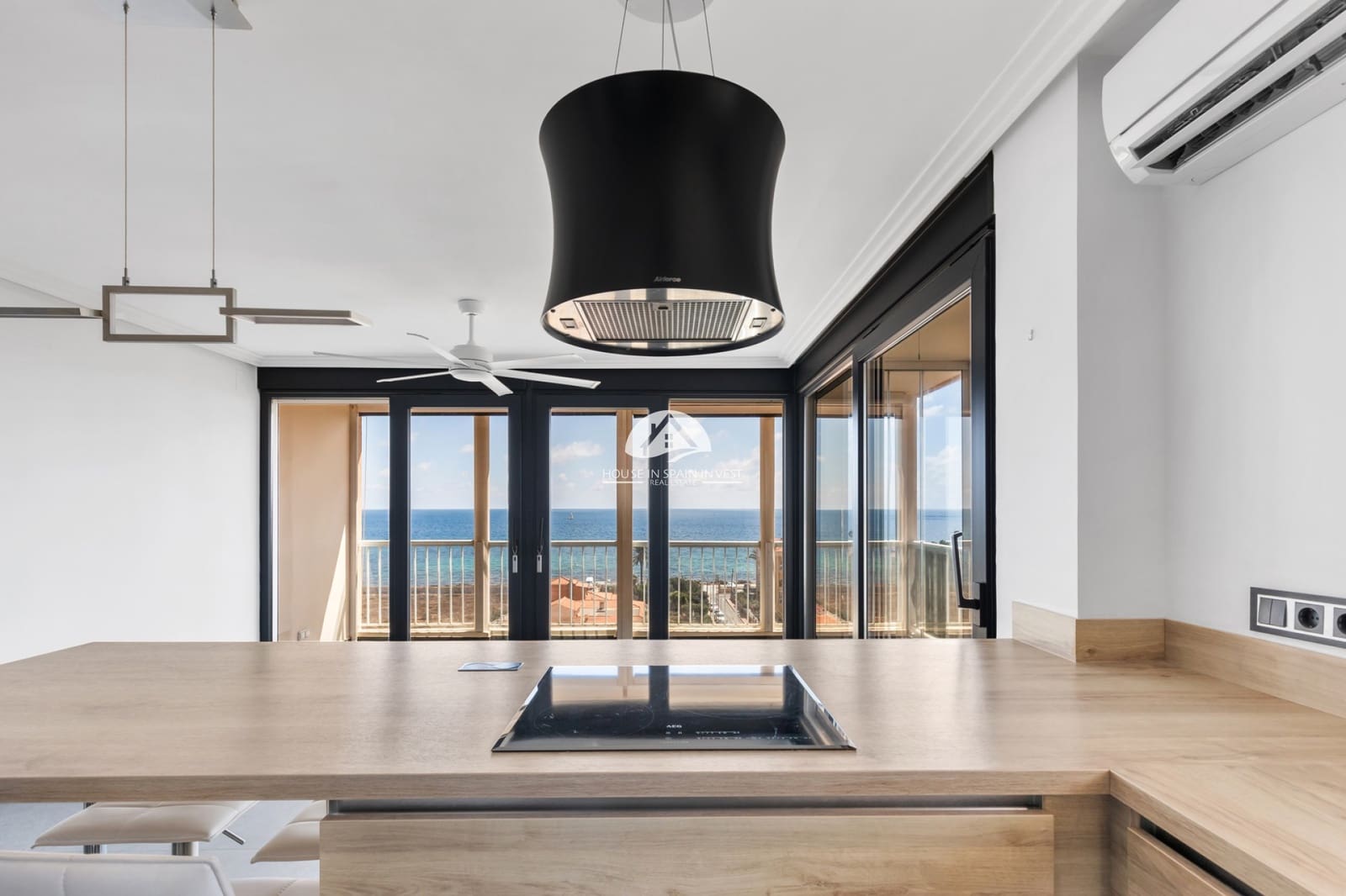 1 sovrum Lägenhet till salu i Punta Prima med pool - 245 000 € (Ref: 10020020)