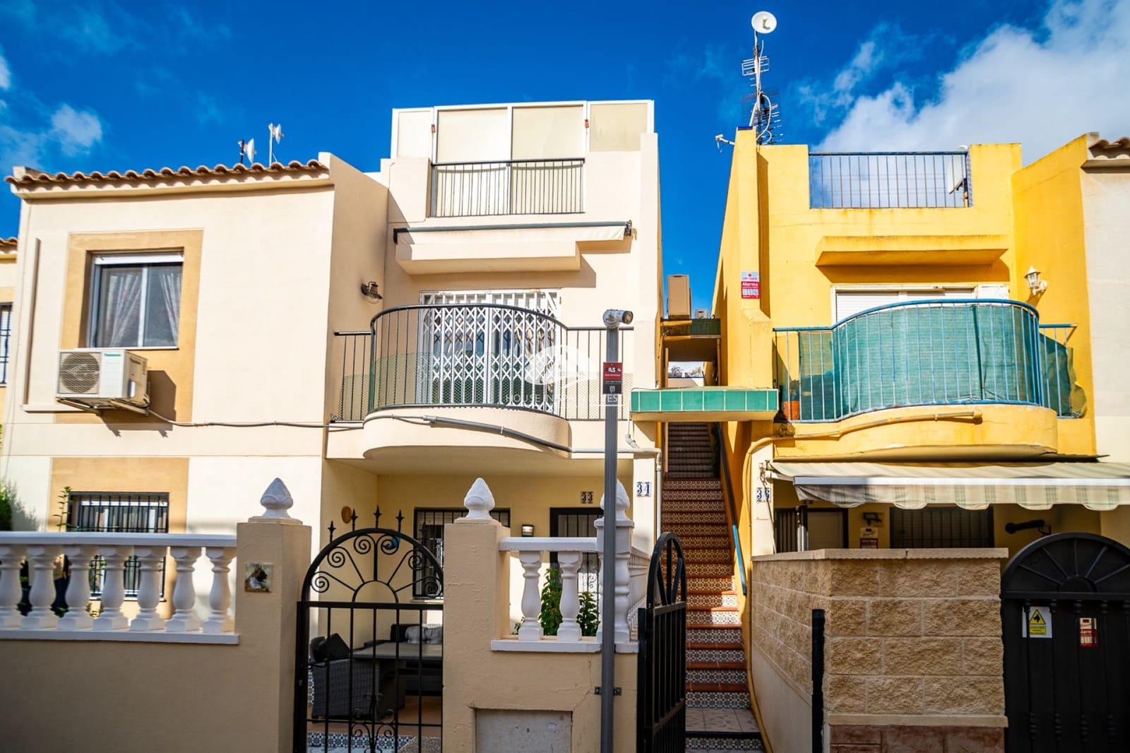 3 makuuhuone Huoneisto myytävänä paikassa Torrevieja mukana uima-altaan - 139 500 € (Ref: 10020022)