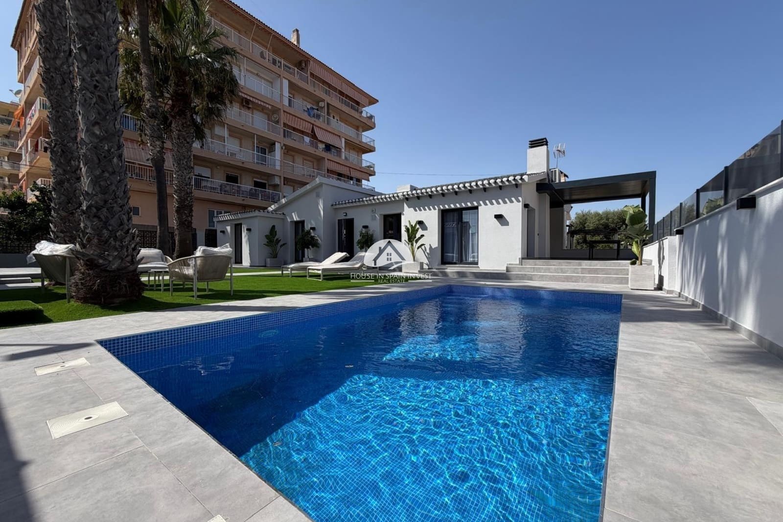 4 chambre Villa/Maison à vendre à Punta Prima avec piscine - 749 000 € (Ref: 10024907)