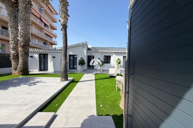 4 makuuhuone Huvila myytävänä paikassa Punta Prima, Torrevieja mukana uima-altaan - 749 000 € (Ref: 10024907)