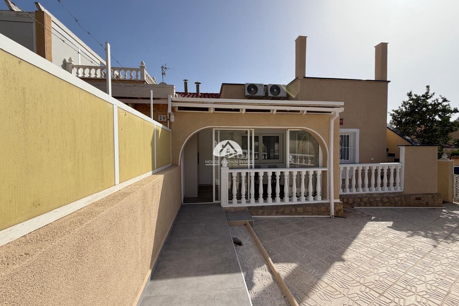 2 bedroom Townhouse for sale in Torrevieja with pool - € 249,900 (Ref: 10042365)