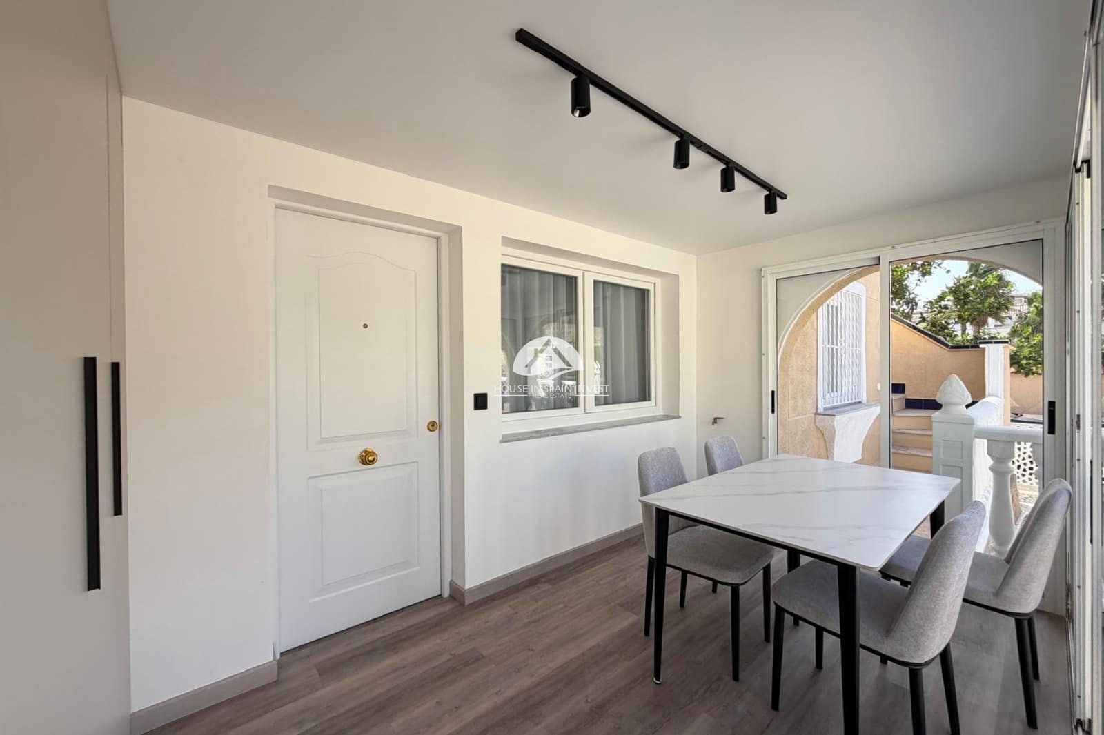 2 bedroom Townhouse for sale in Torrevieja with pool - € 249,900 (Ref: 10042365)