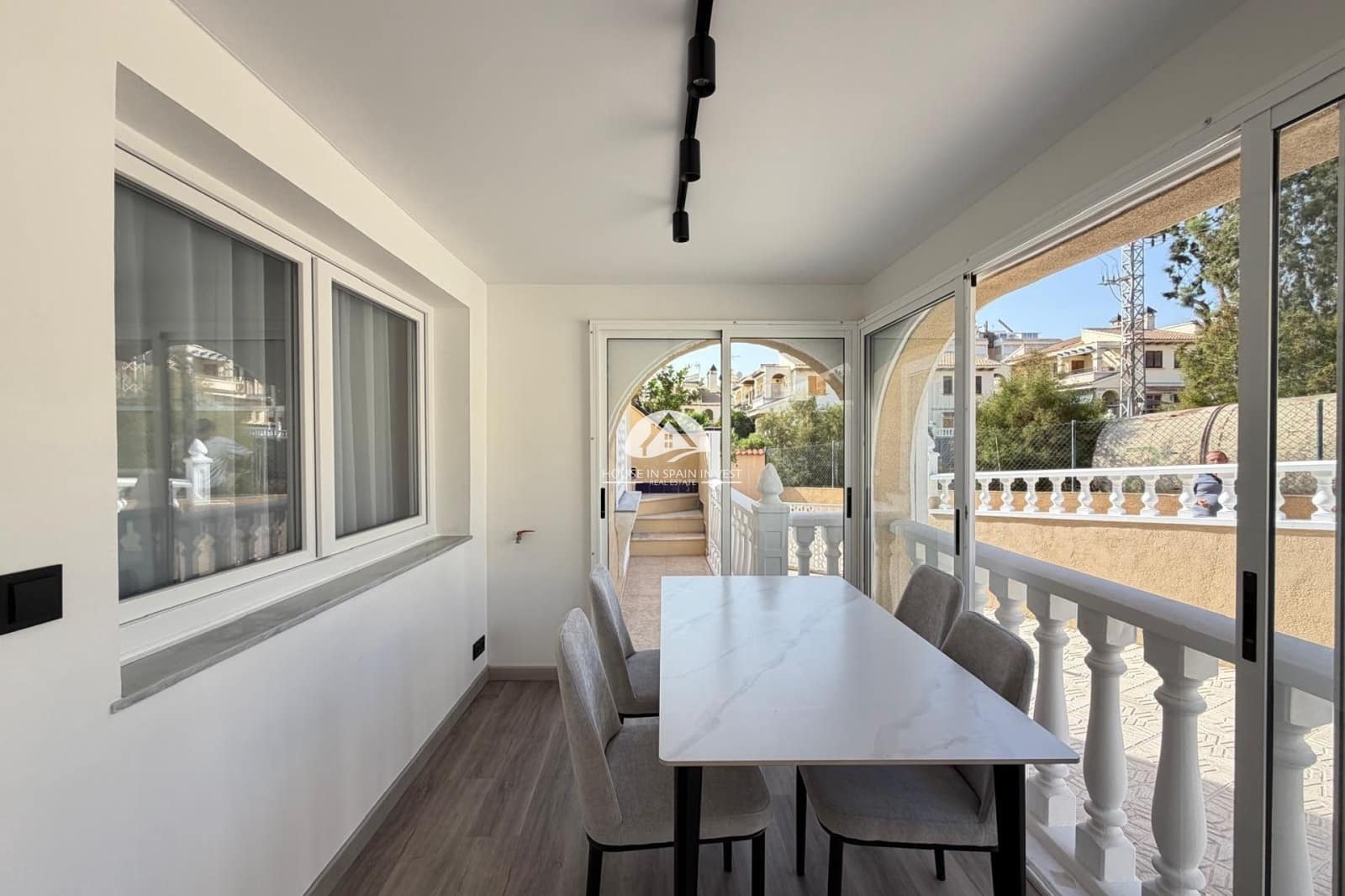 2 bedroom Townhouse for sale in Torrevieja with pool - € 249,900 (Ref: 10042365)