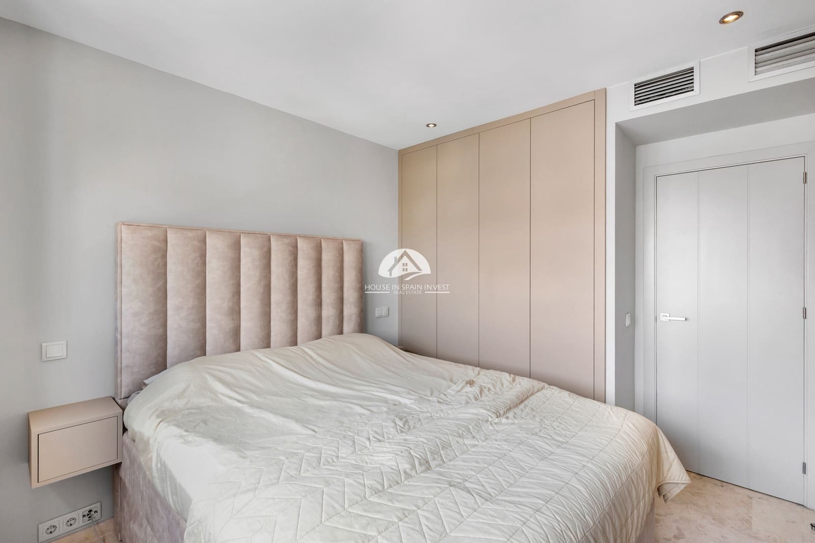 3 soveværelse Lejlighed til salg i Punta Prima med swimmingpool garage - € 449.000 (Ref: 10042366)