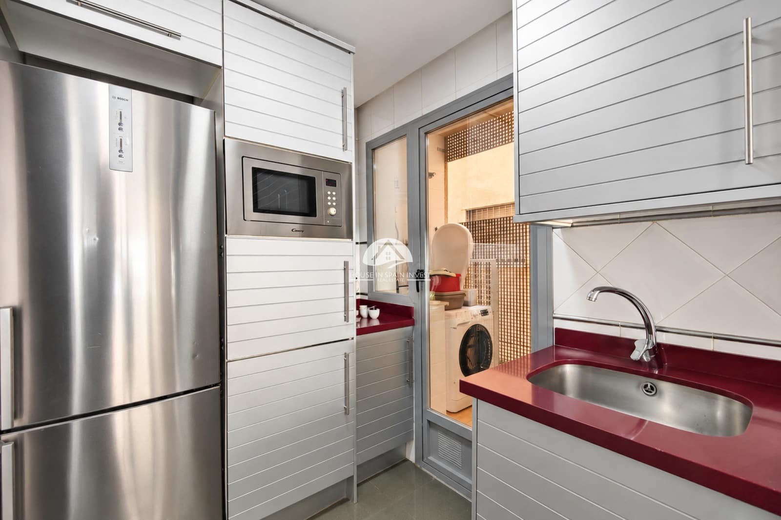 Apartamento de 3 habitaciones en Torrevieja en venta con piscina garaje - 459.000 € (Ref: 10061059)