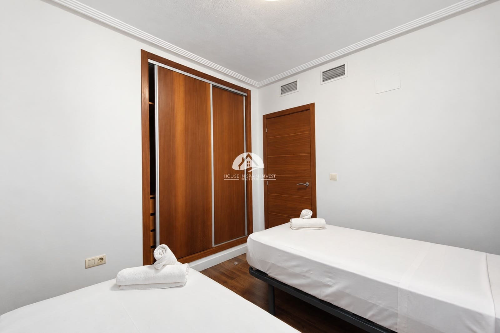 Apartamento de 3 habitaciones en Torrevieja en venta con piscina garaje - 459.000 € (Ref: 10061059)