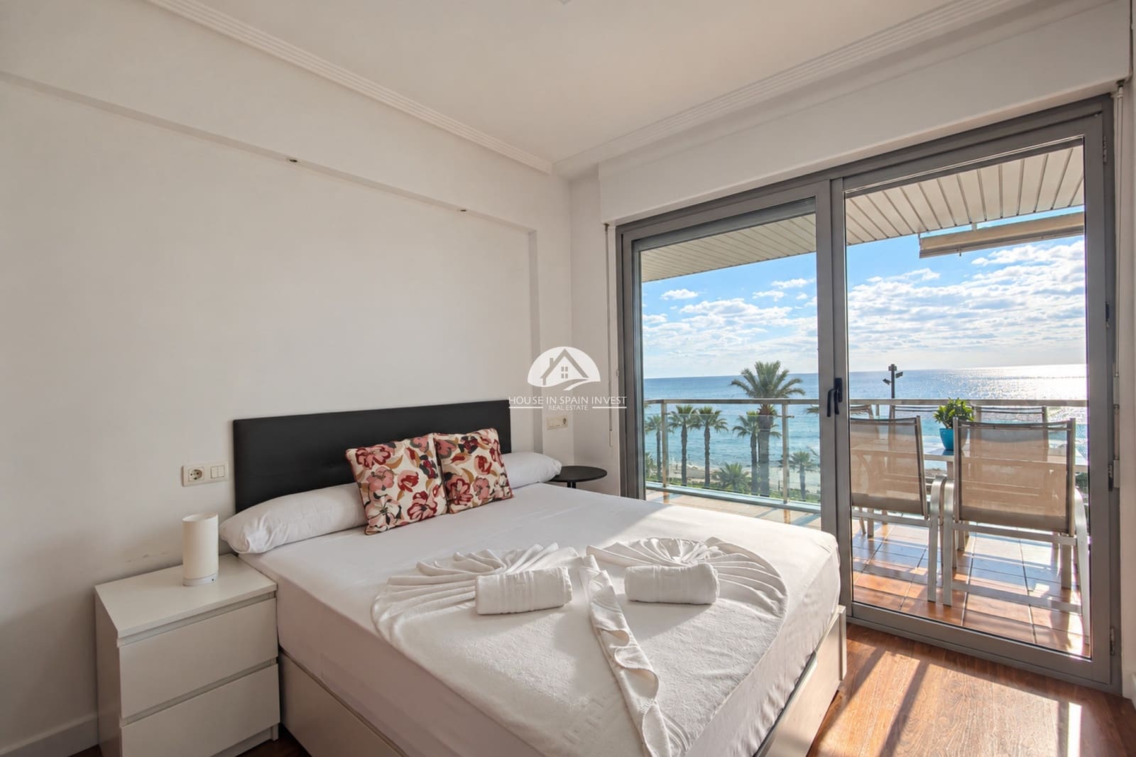 Apartamento de 3 habitaciones en Torrevieja en venta con piscina garaje - 459.000 € (Ref: 10061059)