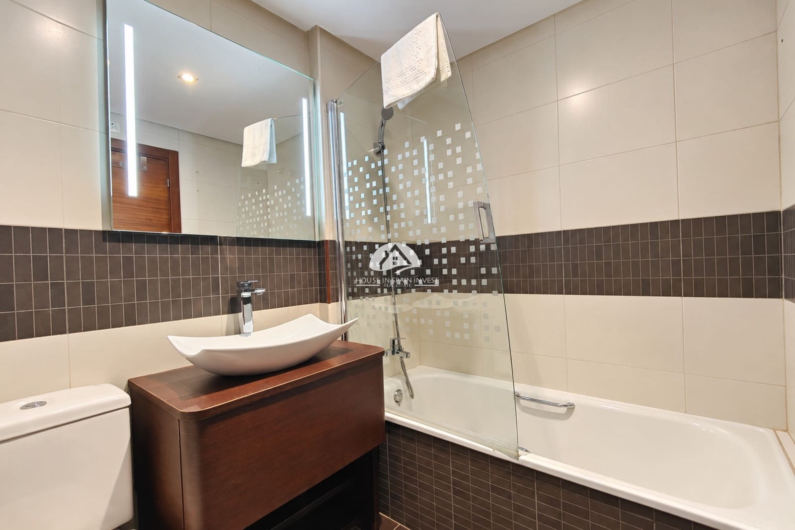 Apartamento de 3 habitaciones en Torrevieja en venta con piscina garaje - 459.000 € (Ref: 10061059)