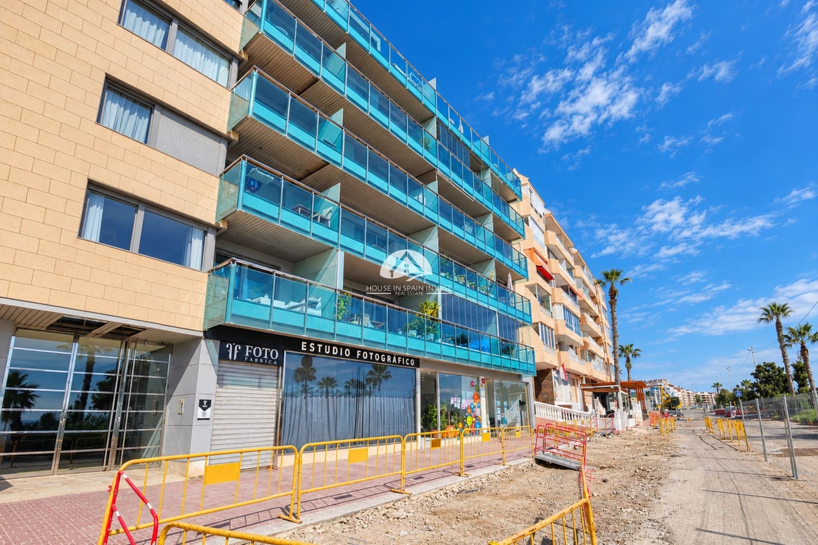 Apartamento de 3 habitaciones en Torrevieja en venta con piscina garaje - 459.000 € (Ref: 10061059)