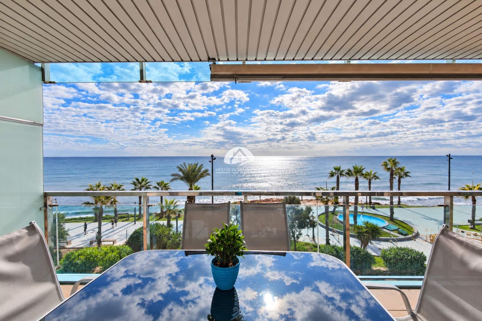 Apartamento de 3 habitaciones en Torrevieja en venta con piscina garaje - 459.000 € (Ref: 10061059)