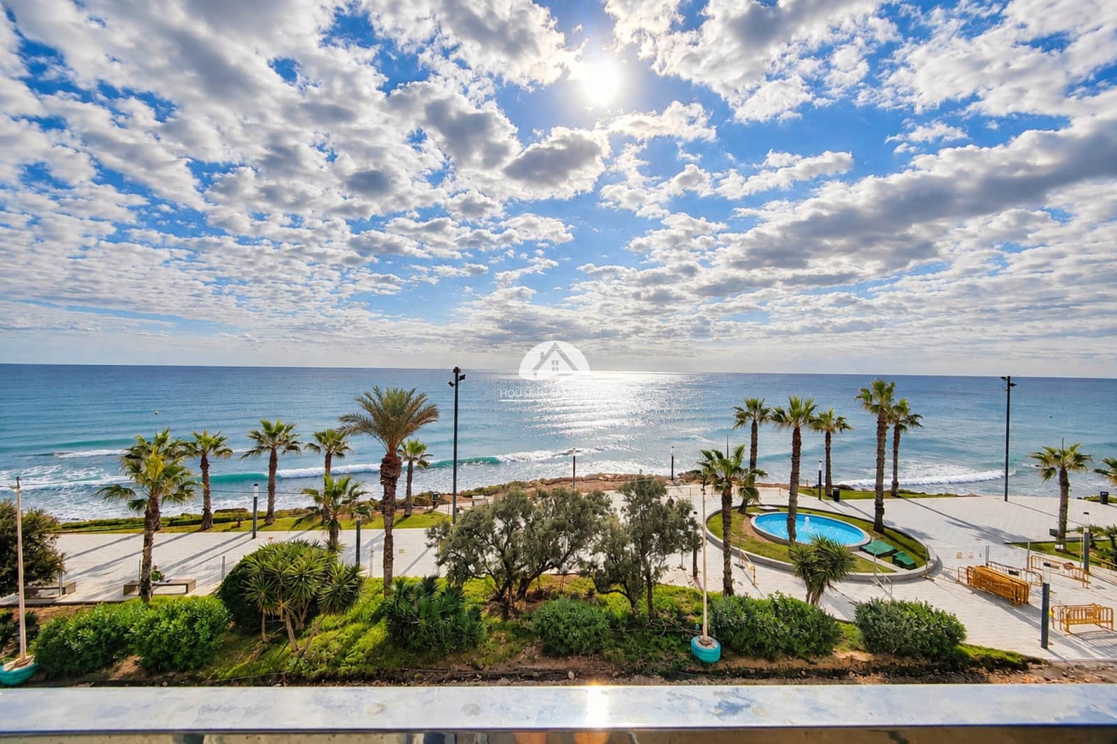 Apartamento de 3 habitaciones en Torrevieja en venta con piscina garaje - 459.000 € (Ref: 10061059)
