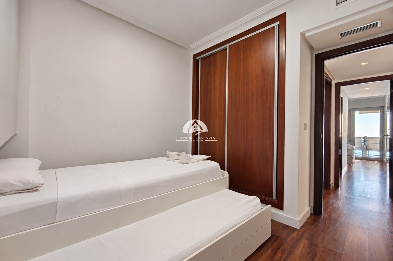 Apartamento de 3 habitaciones en Torrevieja en venta con piscina garaje - 459.000 € (Ref: 10061059)