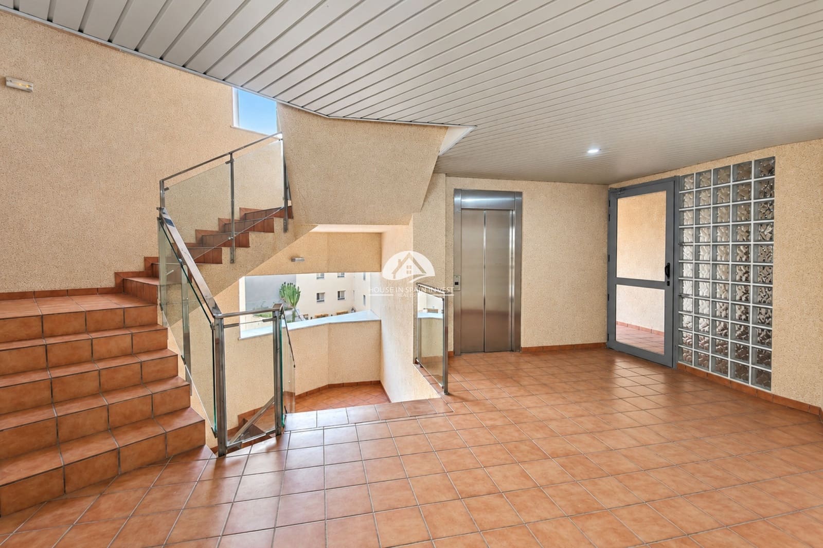 Apartamento de 3 habitaciones en Torrevieja en venta con piscina garaje - 459.000 € (Ref: 10061059)