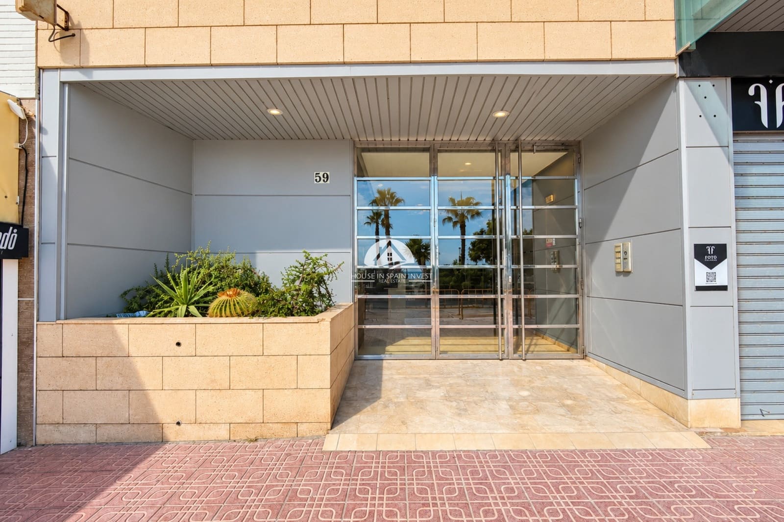 Apartamento de 3 habitaciones en Torrevieja en venta con piscina garaje - 459.000 € (Ref: 10061059)