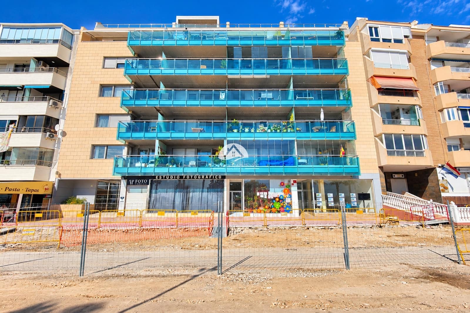 Apartamento de 3 habitaciones en Torrevieja en venta con piscina garaje - 459.000 € (Ref: 10061059)