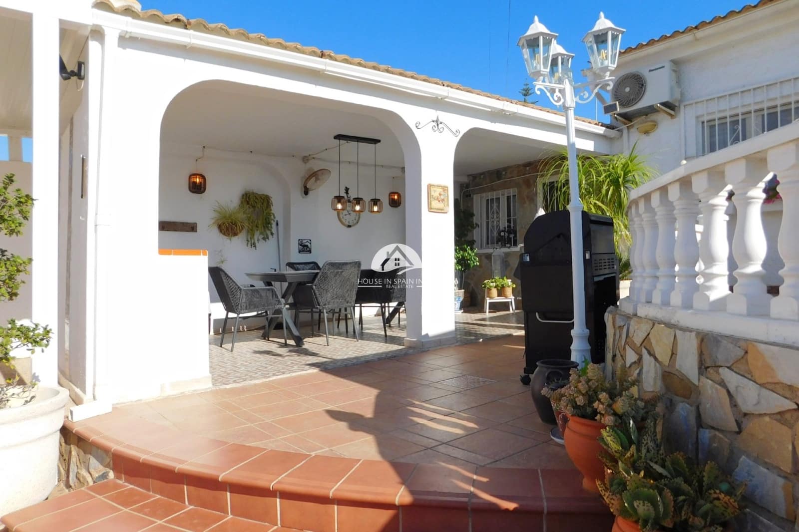3 makuuhuone Huvila myytävänä paikassa Torrevieja mukana uima-altaan 
autotalli - 399 900 € (Ref: 10110335)