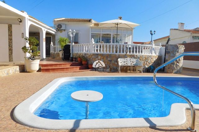 3 soveværelse Villa til salg i El Chaparral, Torrevieja med swimmingpool garage - € 399.900 (Ref: 10110335)
