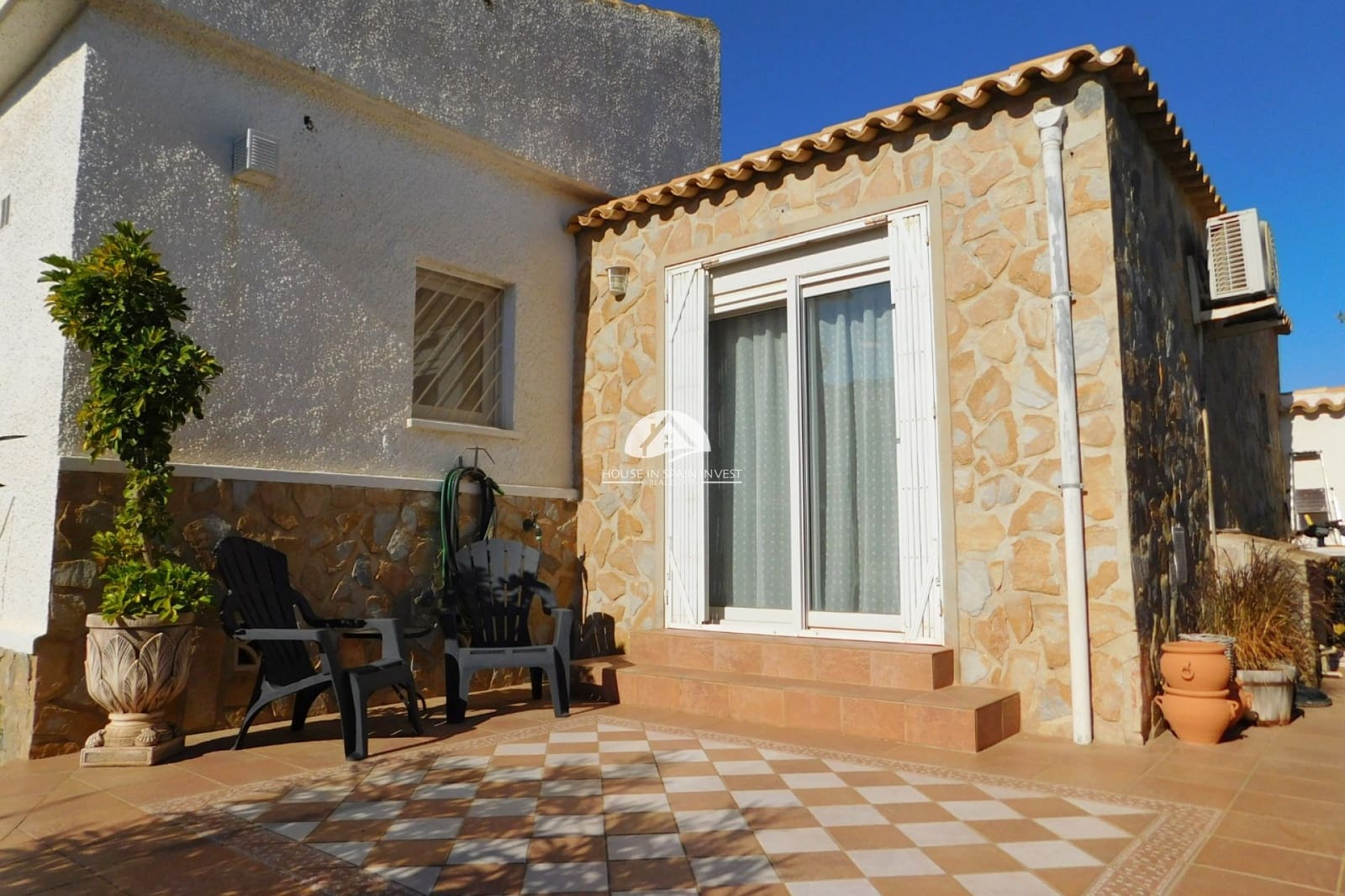 3 makuuhuone Huvila myytävänä paikassa Torrevieja mukana uima-altaan 
autotalli - 399 900 € (Ref: 10110335)