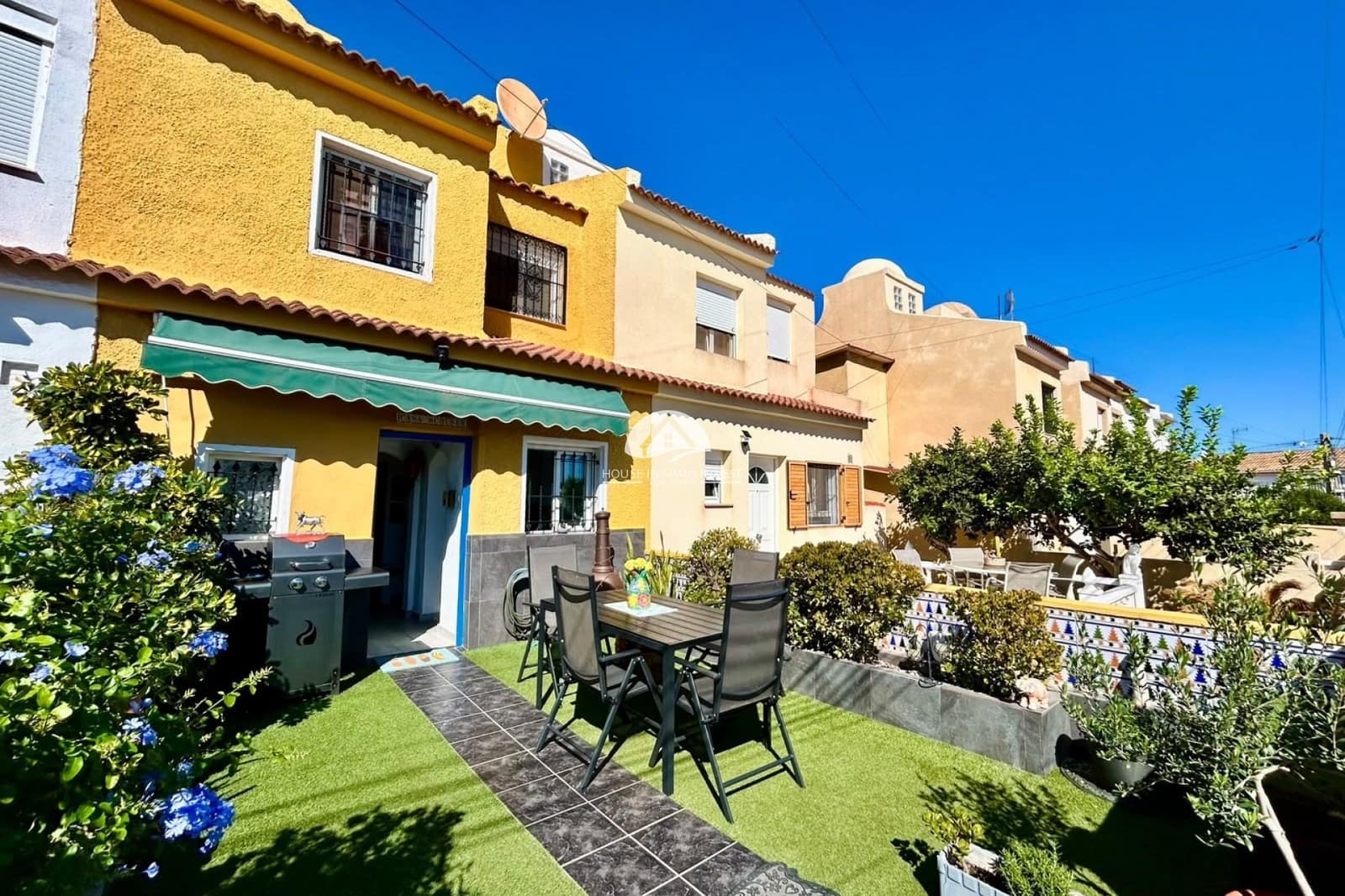 3 chambre Maison de Ville à vendre à Torrevieja - 175 000 € (Ref: 10110342)