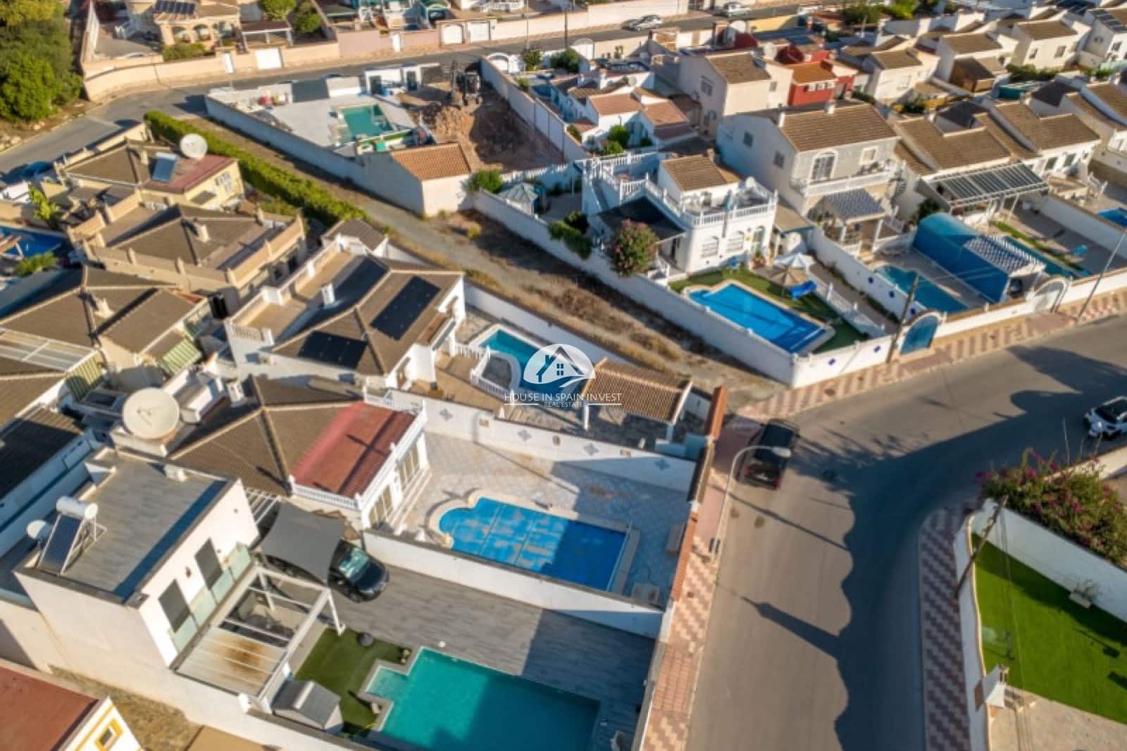 3 soverom Villa til salgs i Torrevieja med svømmebasseng - € 349 000 (Ref: 10117509)