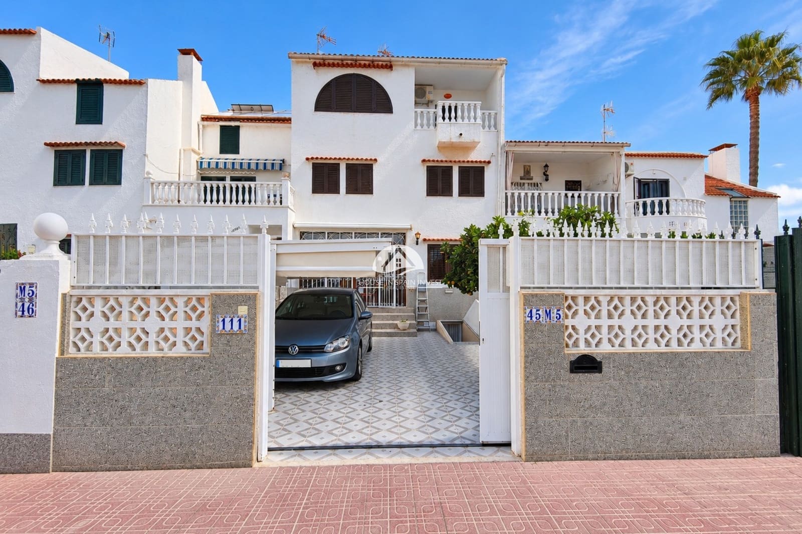 5 soverom Hus til salgs i Torrevieja med svømmebasseng garasje - € 350 000 (Ref: 10153250)