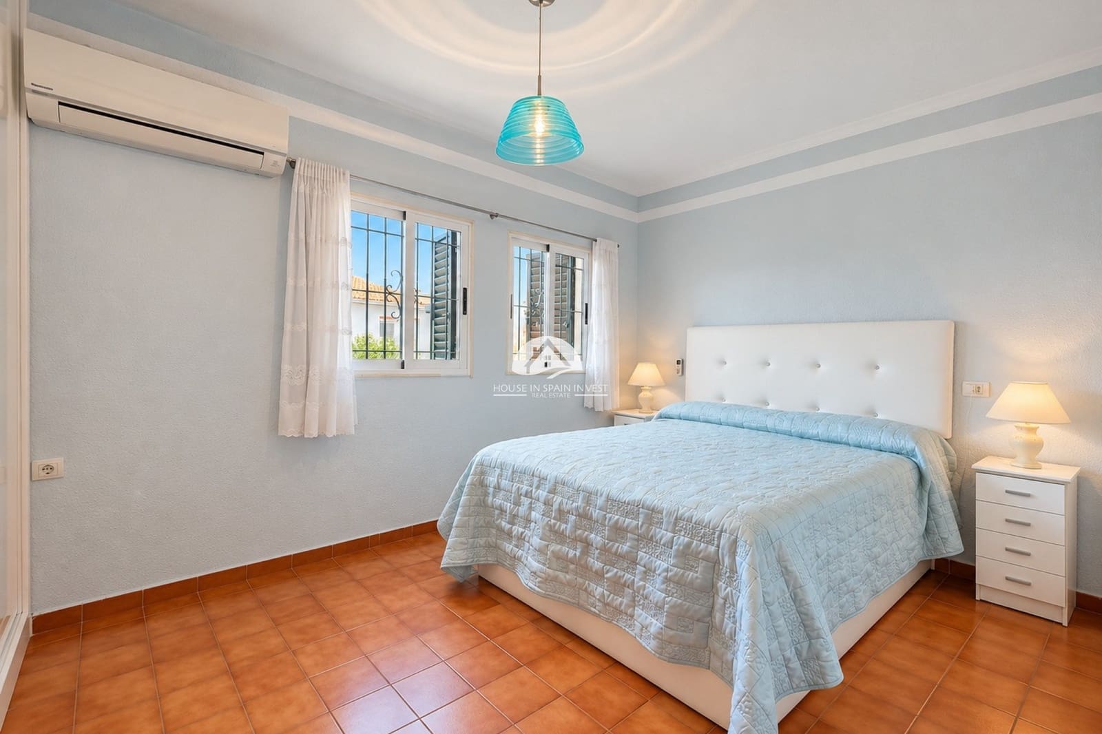 5 soverom Hus til salgs i Torrevieja med svømmebasseng garasje - € 350 000 (Ref: 10153250)