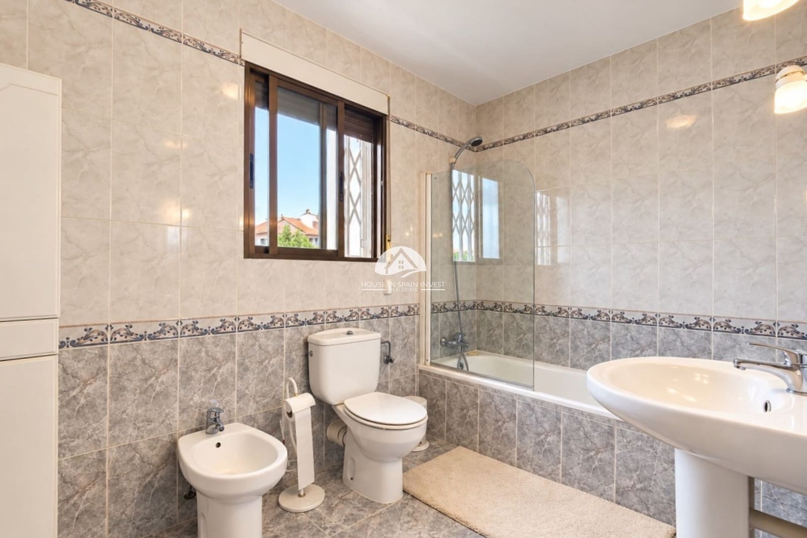 5 soverom Hus til salgs i Torrevieja med svømmebasseng garasje - € 350 000 (Ref: 10153250)