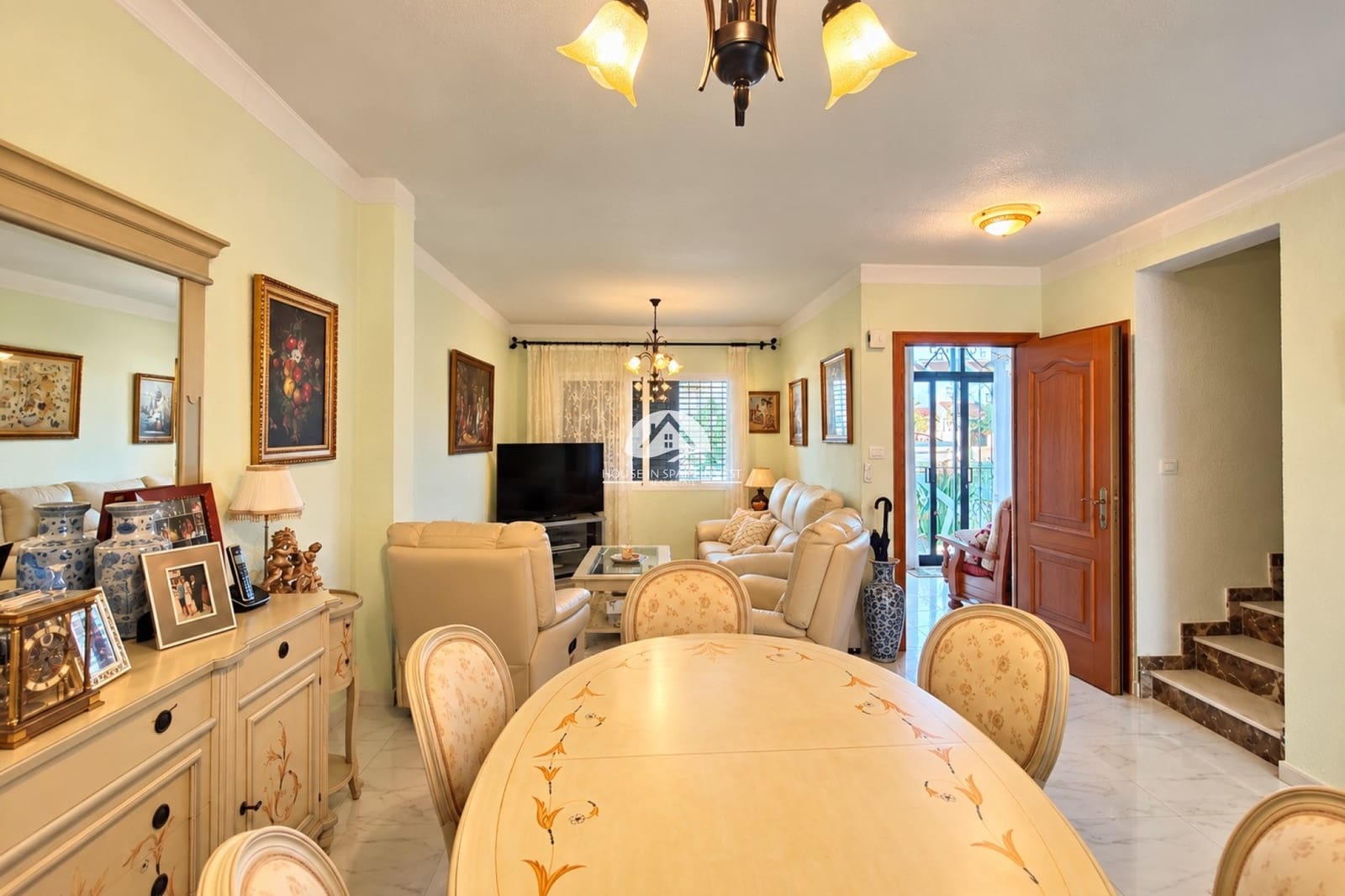 5 soverom Hus til salgs i Torrevieja med svømmebasseng garasje - € 350 000 (Ref: 10153250)