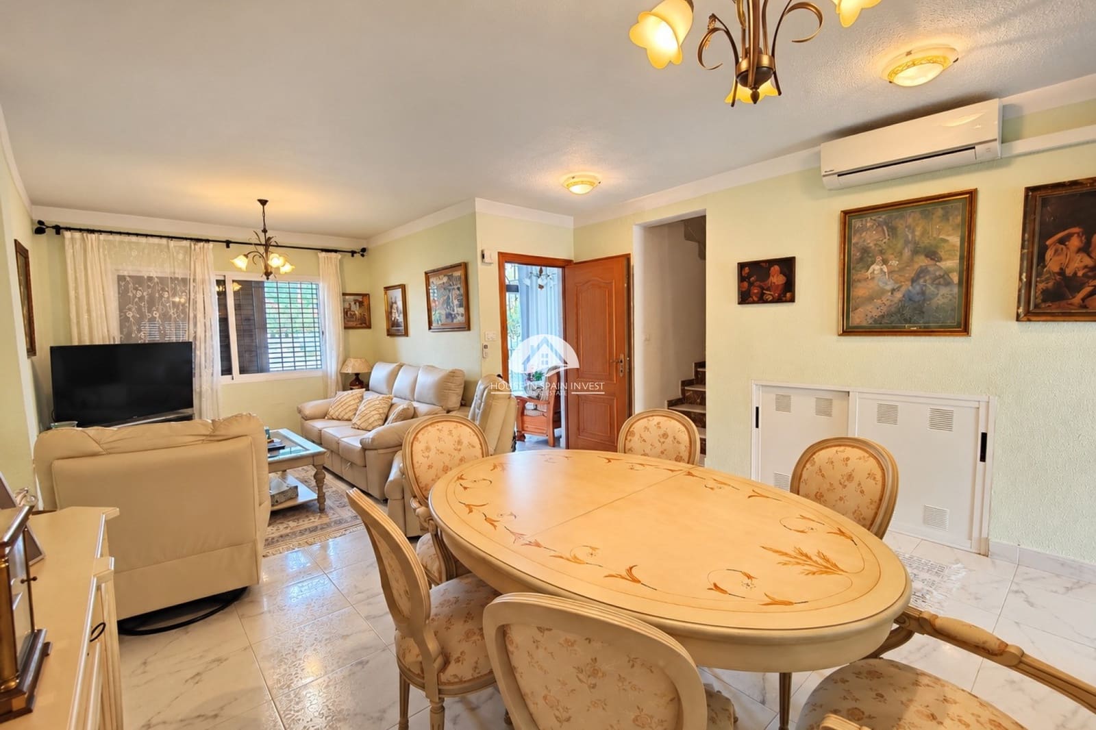 5 soverom Hus til salgs i Torrevieja med svømmebasseng garasje - € 350 000 (Ref: 10153250)