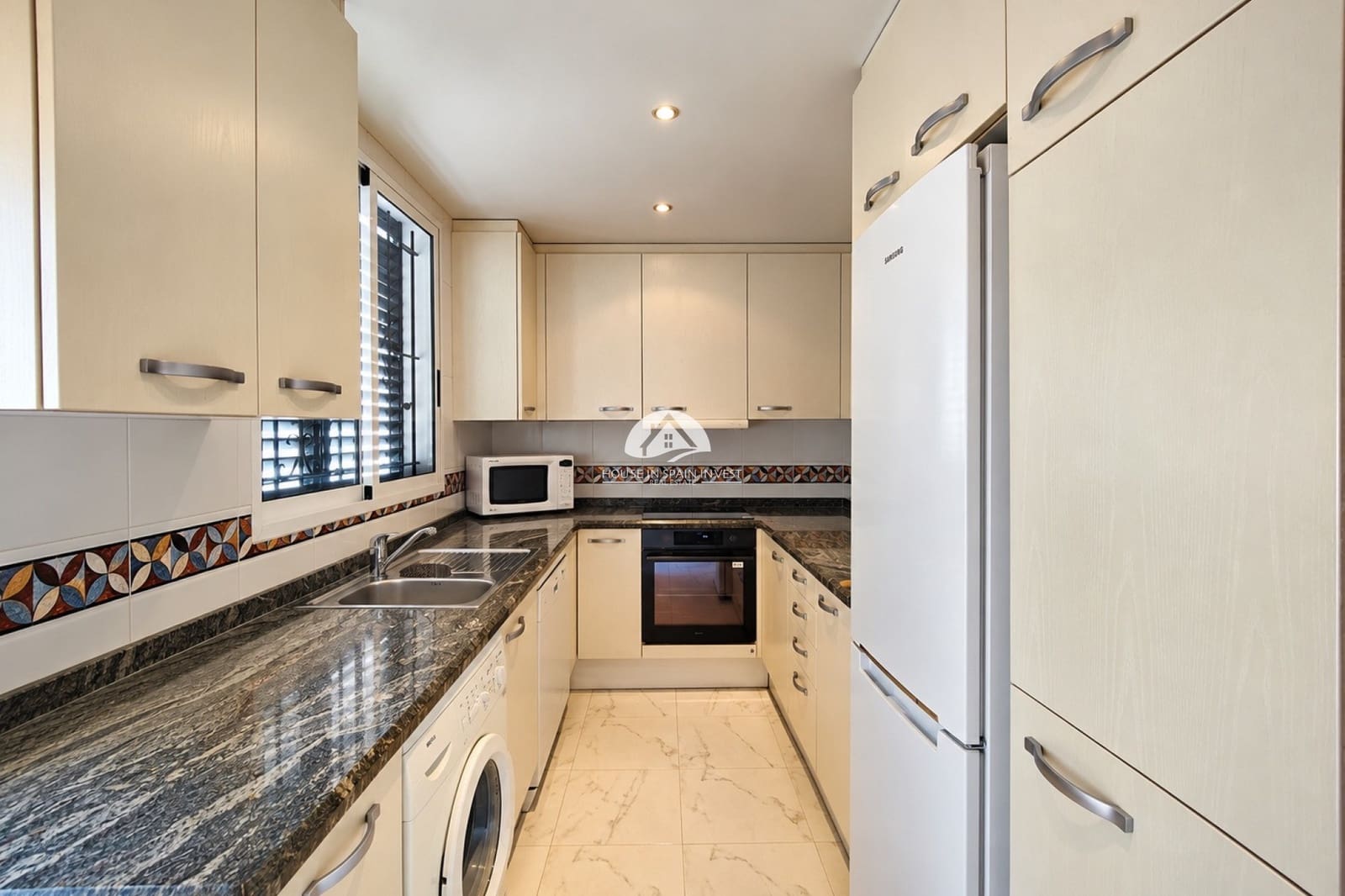 5 soverom Hus til salgs i Torrevieja med svømmebasseng garasje - € 350 000 (Ref: 10153250)