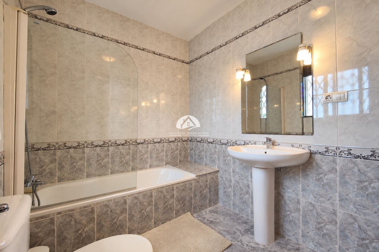 5 soverom Hus til salgs i Torrevieja med svømmebasseng garasje - € 350 000 (Ref: 10153250)