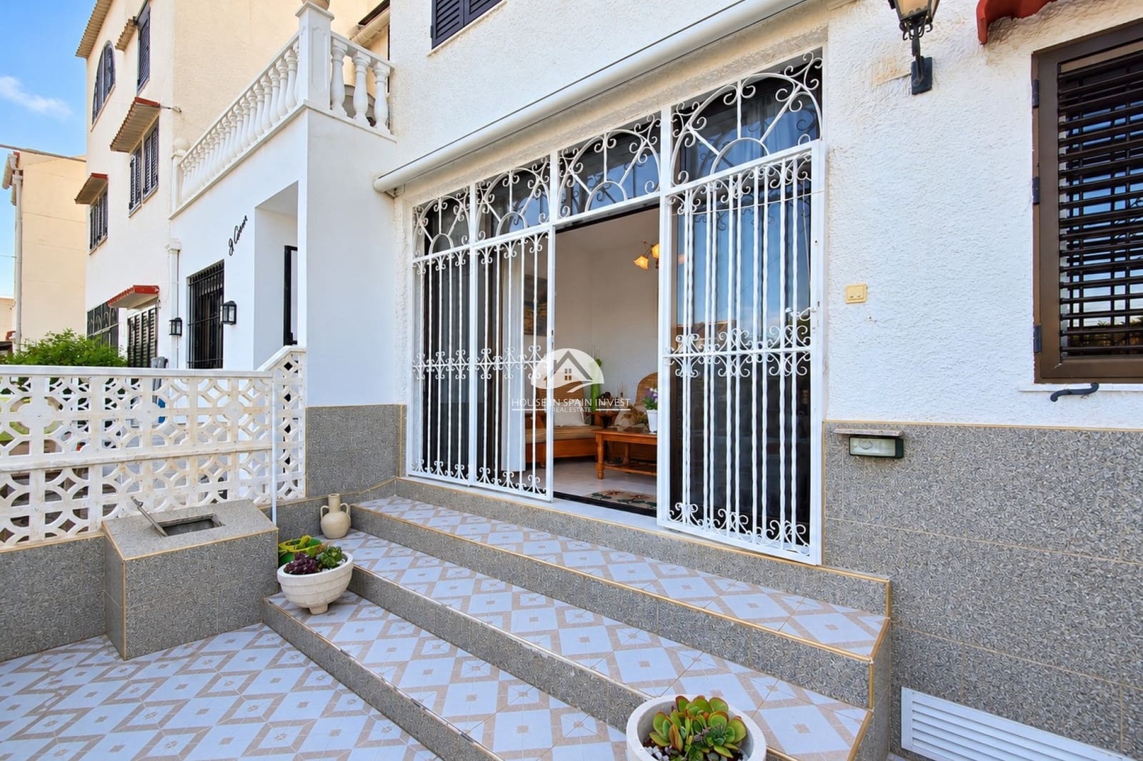 5 soverom Hus til salgs i Torrevieja med svømmebasseng garasje - € 350 000 (Ref: 10153250)
