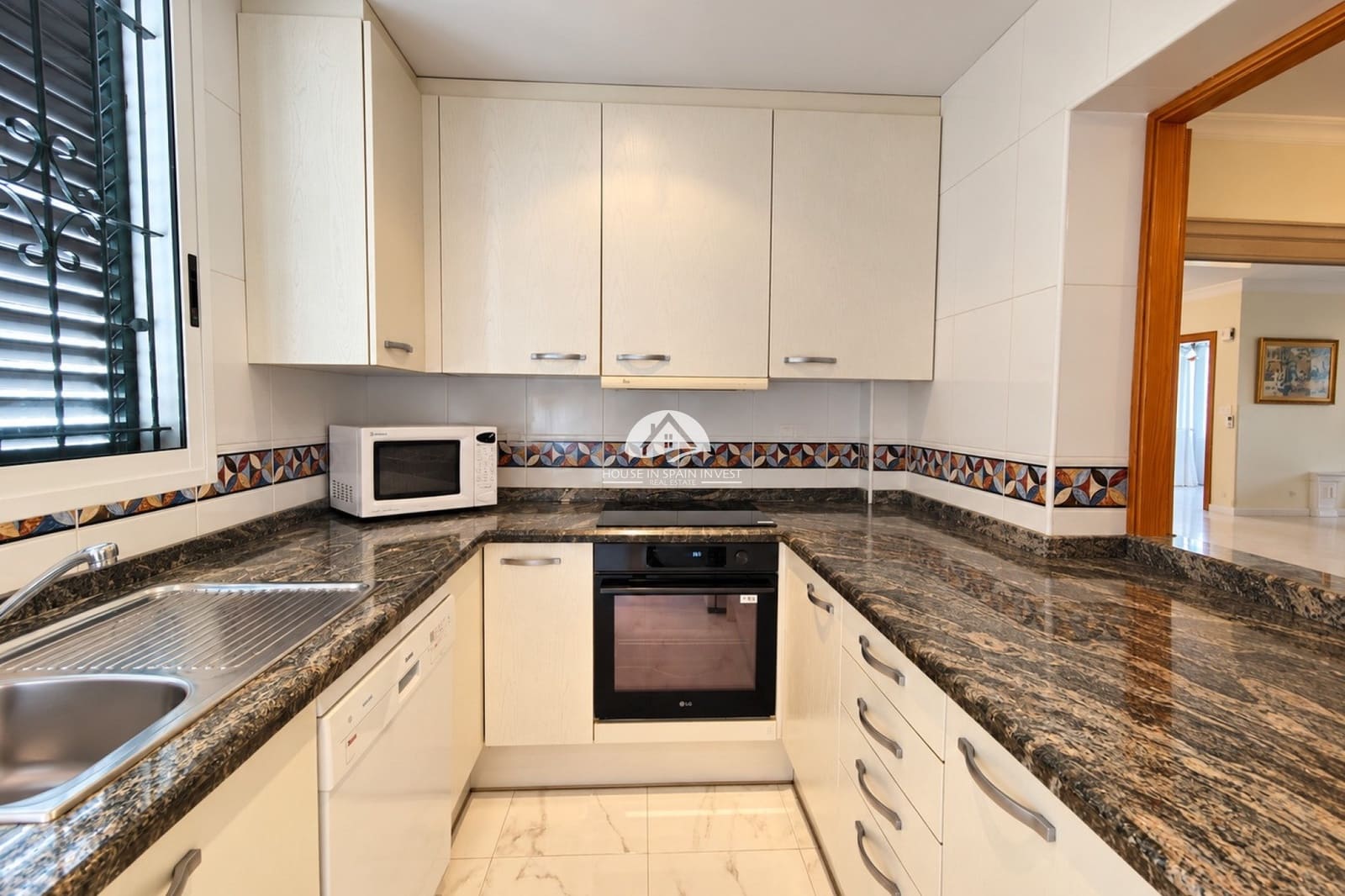 5 soverom Hus til salgs i Torrevieja med svømmebasseng garasje - € 350 000 (Ref: 10153250)