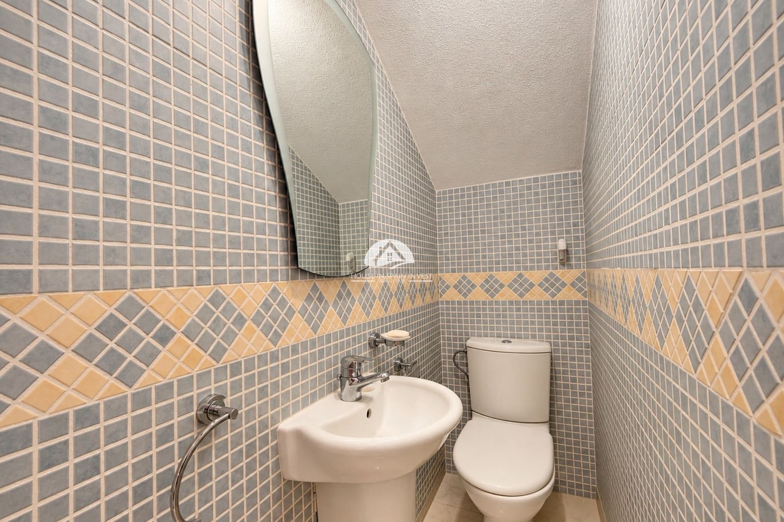 5 soverom Hus til salgs i Torrevieja med svømmebasseng garasje - € 350 000 (Ref: 10153250)