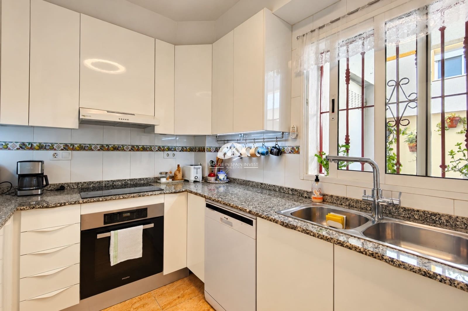 3 bedroom Townhouse for sale in La Florida with pool garage - € 197,950 (Ref: 10158344)