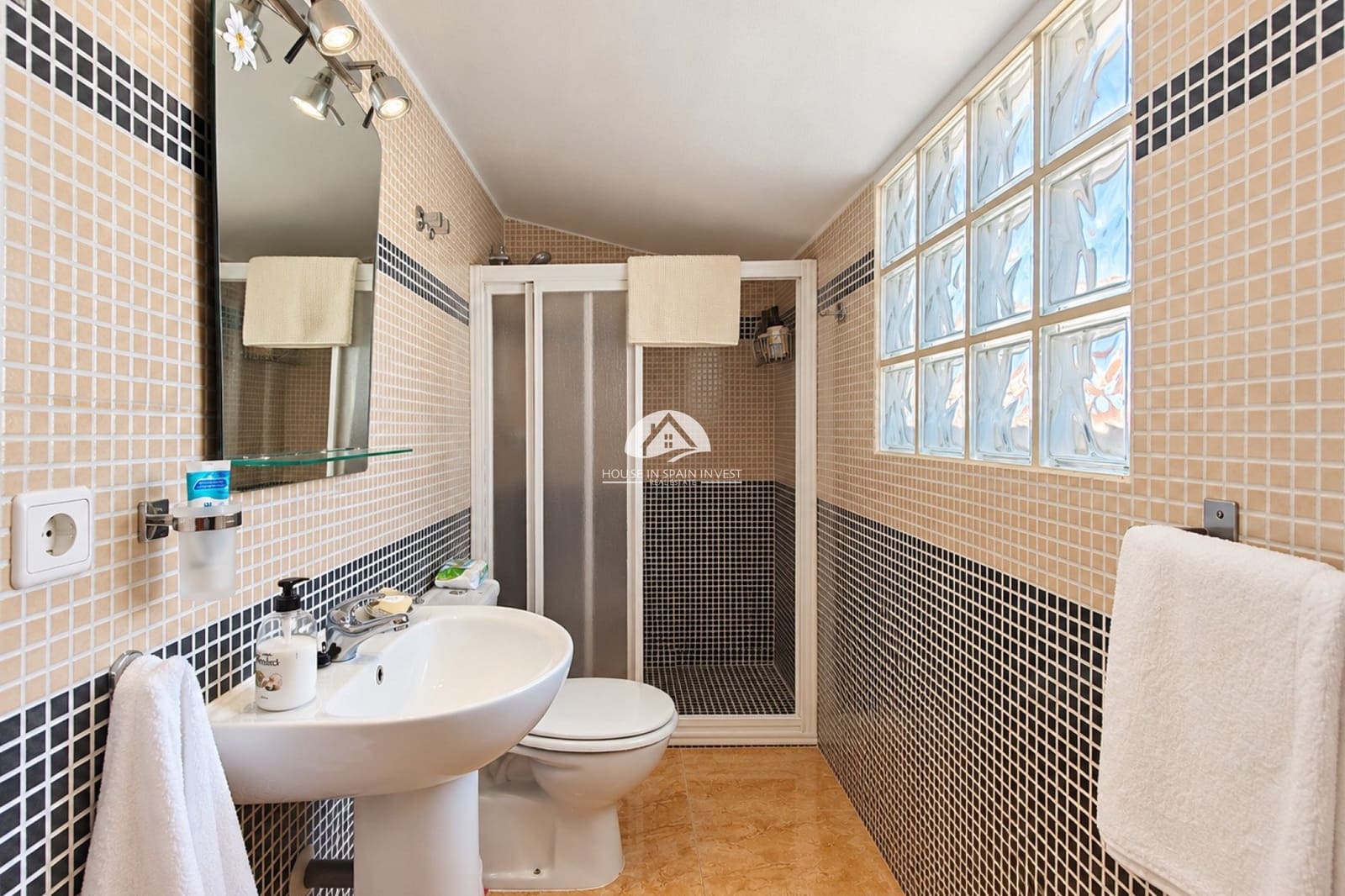 3 bedroom Townhouse for sale in La Florida with pool garage - € 197,950 (Ref: 10158344)