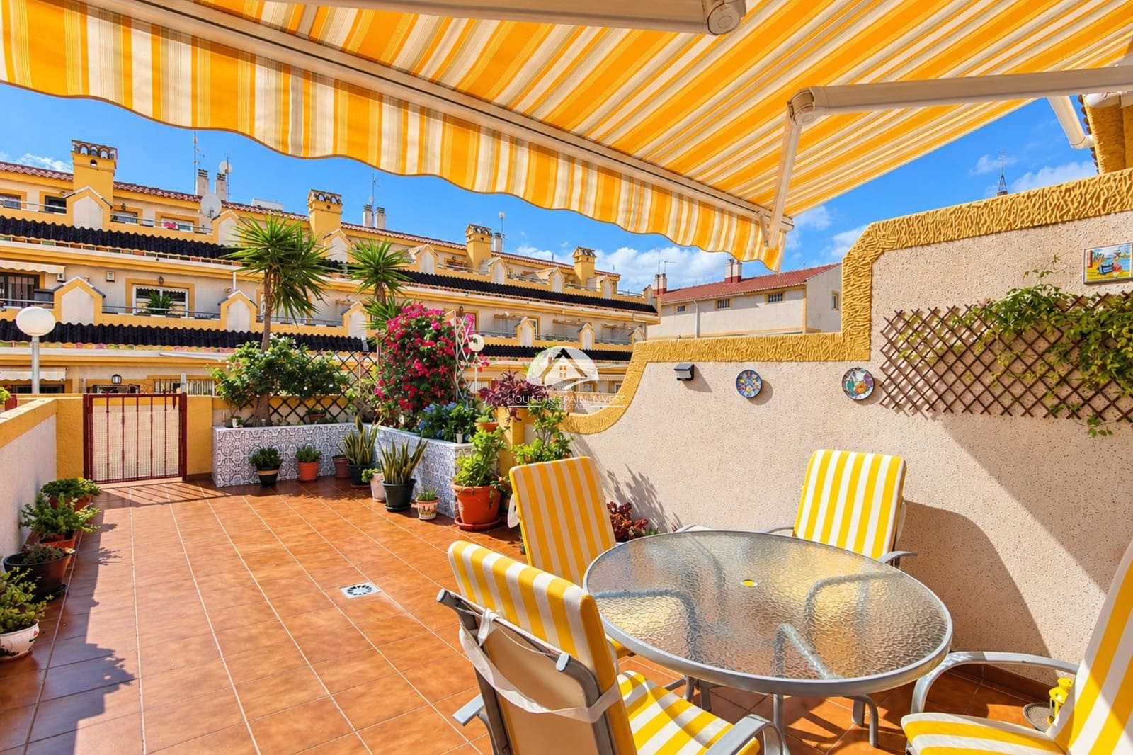 3 bedroom Townhouse for sale in La Florida with pool garage - € 197,950 (Ref: 10158344)