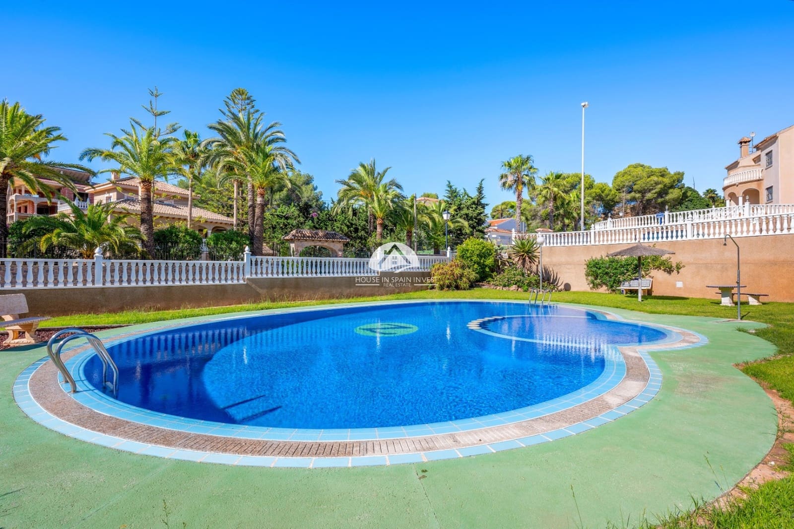 3 soverom Villa til salgs i Orihuela Costa med svømmebasseng garasje - € 265 000 (Ref: 10158878)