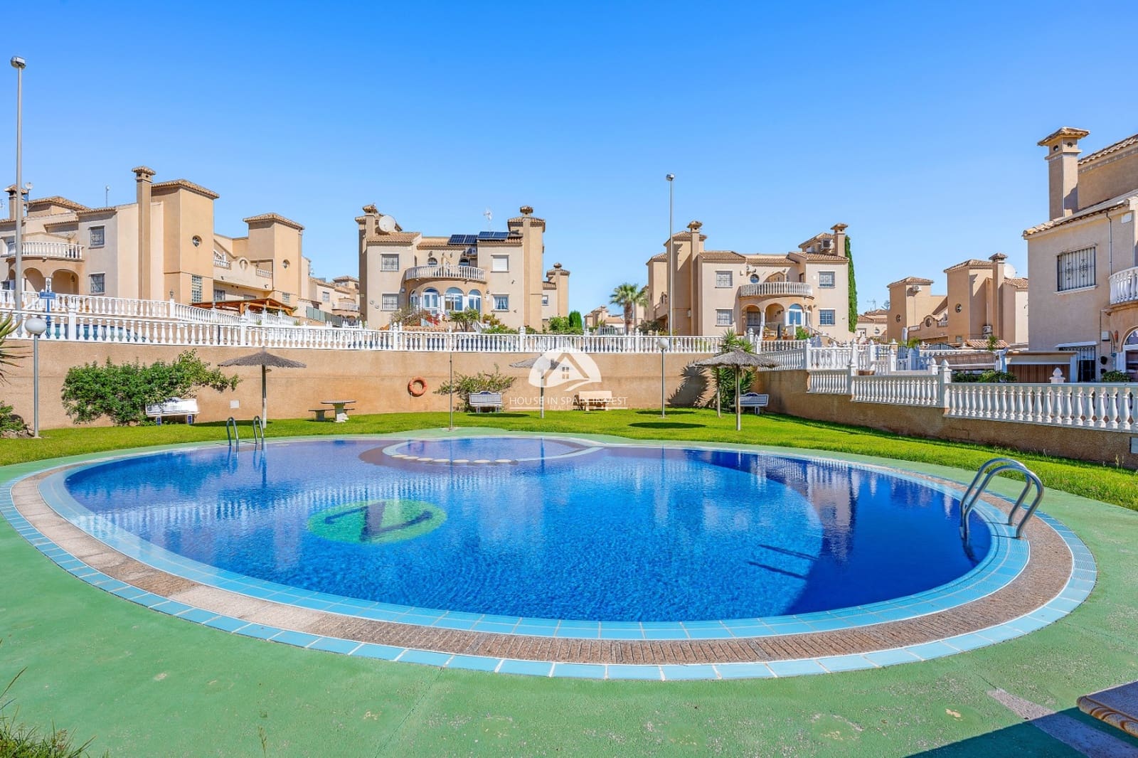 3 soverom Villa til salgs i Orihuela Costa med svømmebasseng garasje - € 265 000 (Ref: 10158878)