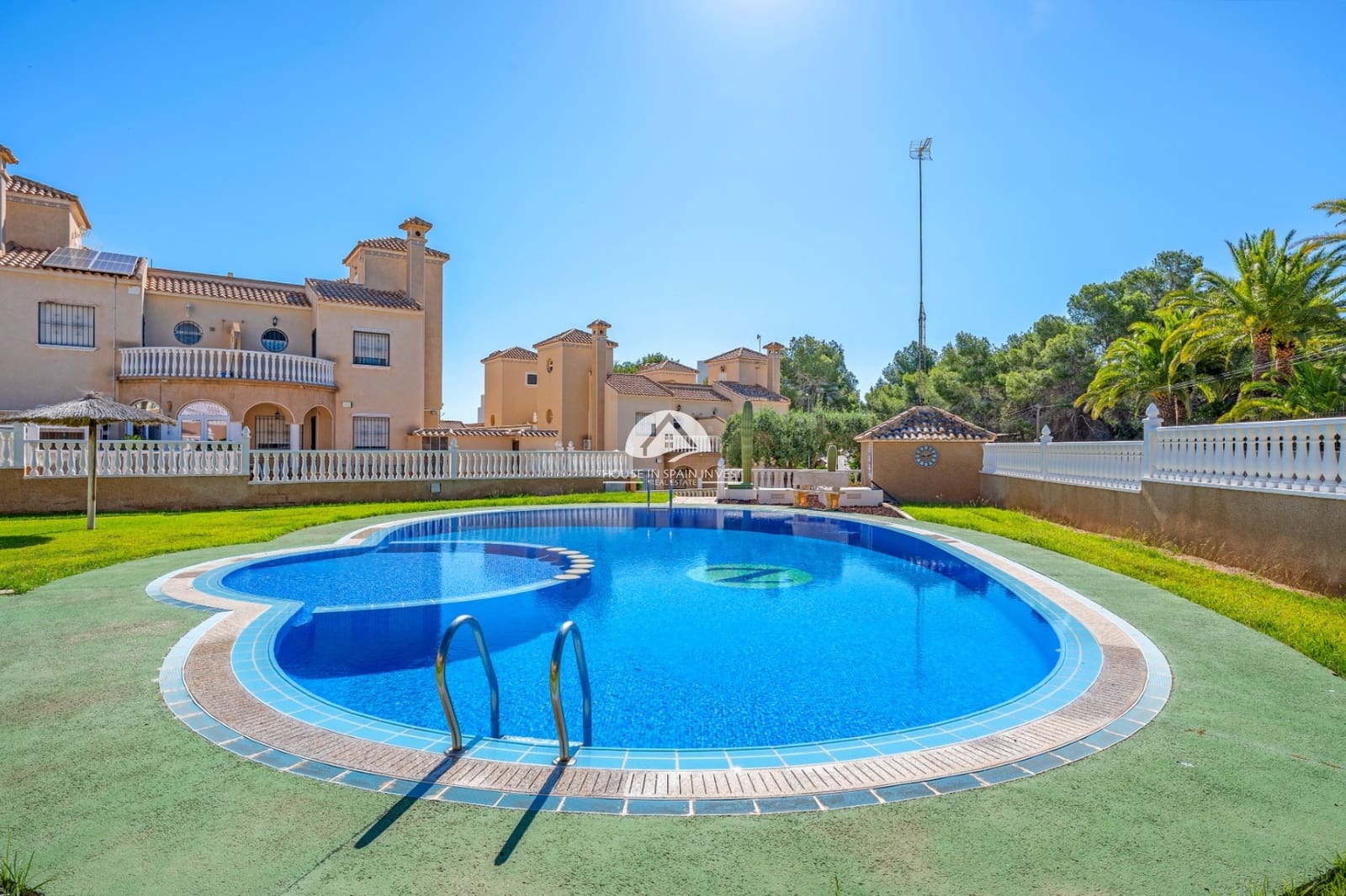 3 soverom Villa til salgs i Orihuela Costa med svømmebasseng garasje - € 265 000 (Ref: 10158878)
